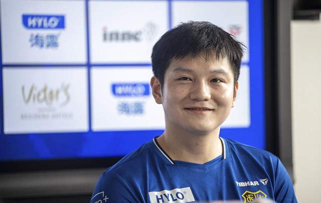 世预赛国足4-1大胜新加坡 武磊染黄独造3球.