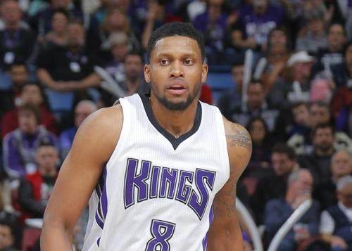 即将加盟伯恩茅斯，胡利安-阿劳霍已经离开巴塞罗那飞往英国